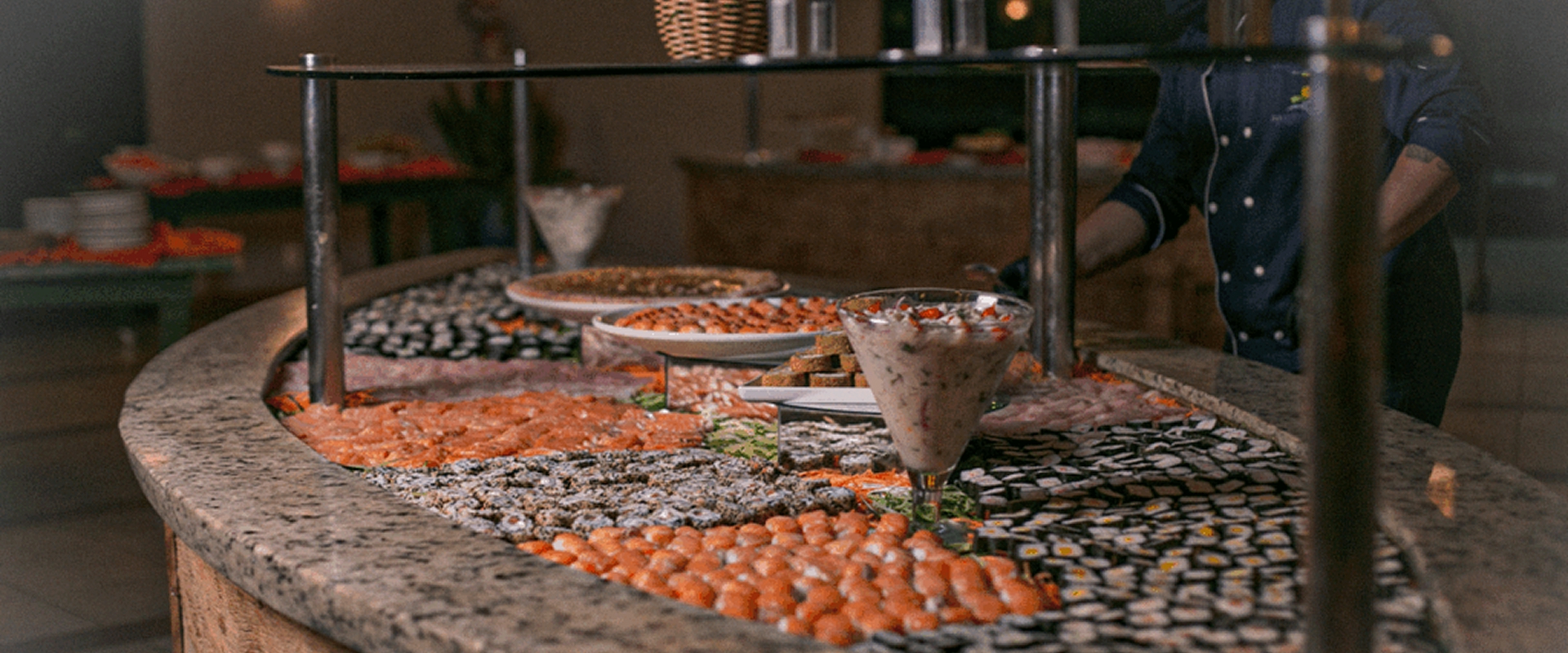 Imagem do jantar asiático no restaurante do Aguativa Golf Resort.