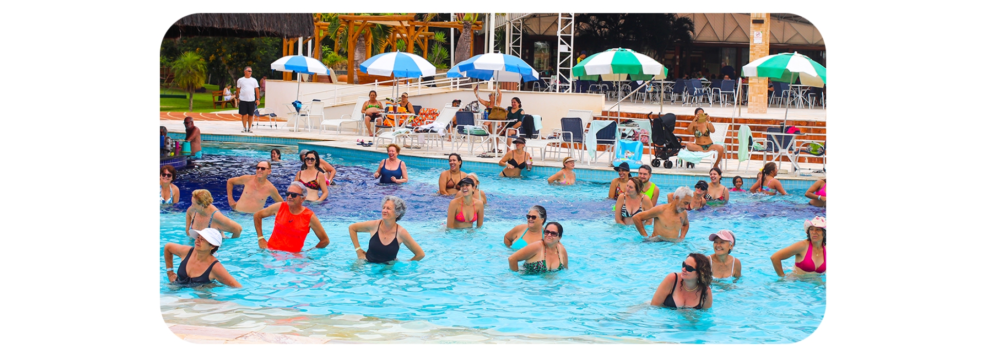 Hidroginástica na piscina do Aguativa.