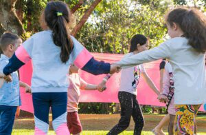 Dicas de brincadeiras ao ar livre para todas as idades