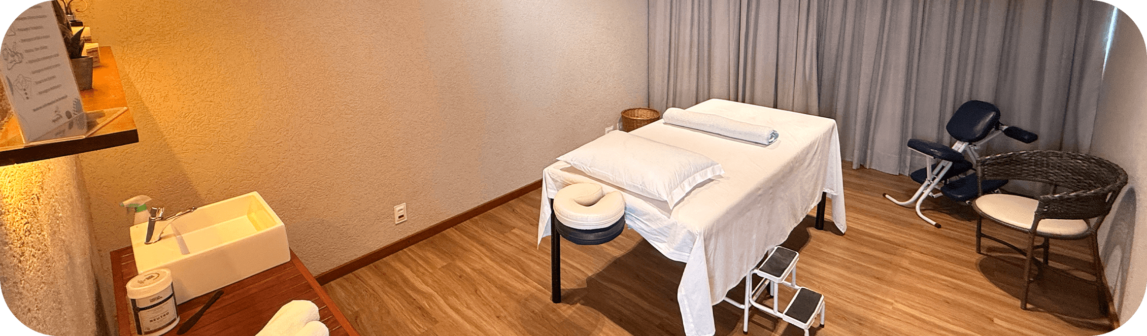 Imagem de espaço para massagens, parte da infraestrutura do Aguativa Golf Resort.