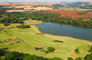 Visão panorâmica do campo de golfe do Aguativa